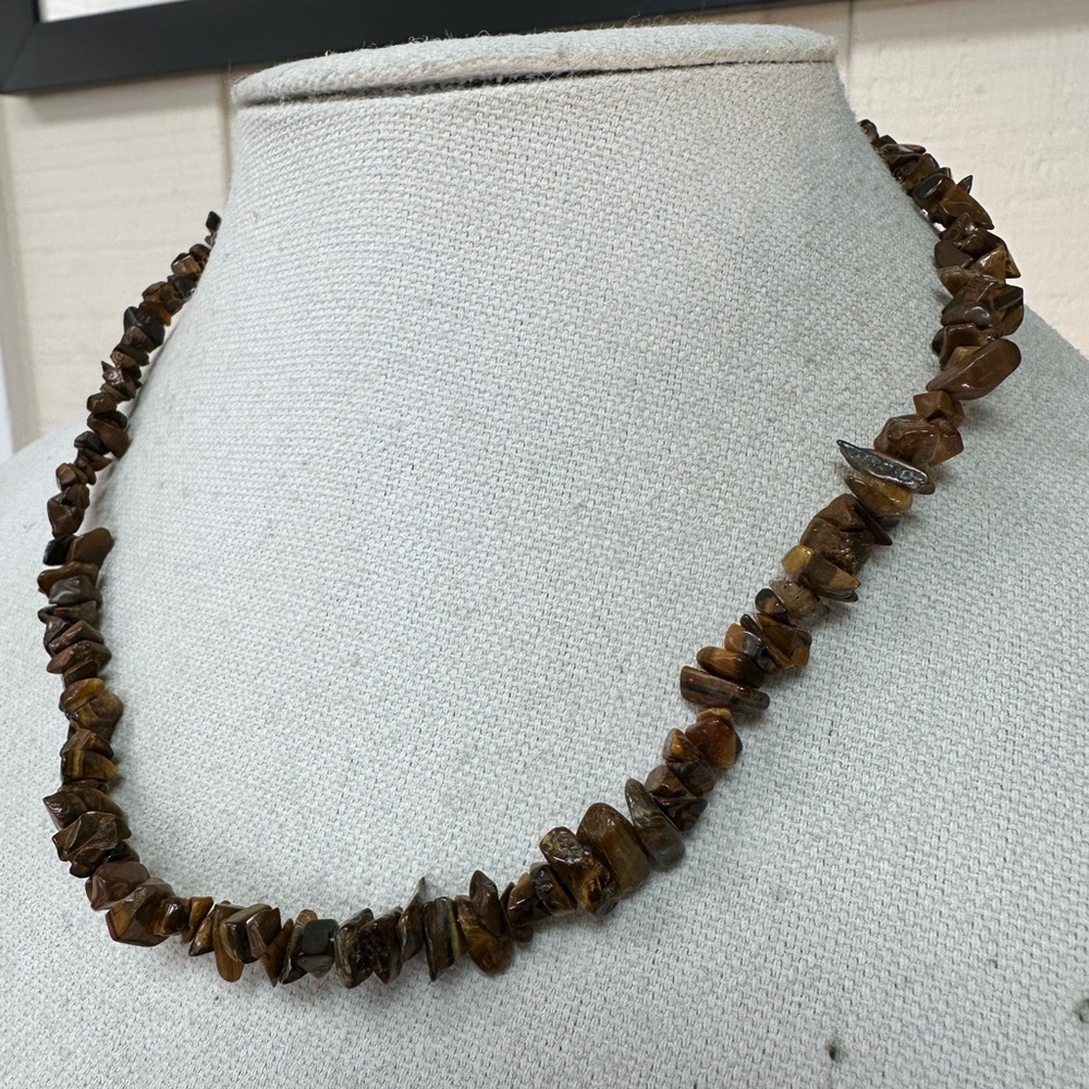 Polished tiger eye chip bead necklace - Picture 3 of 5